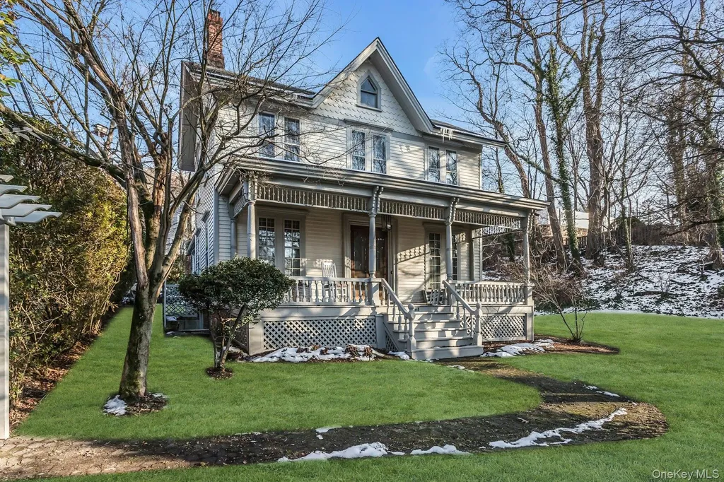 64 Bryant Avenue Roslyn Harbor NY 11576