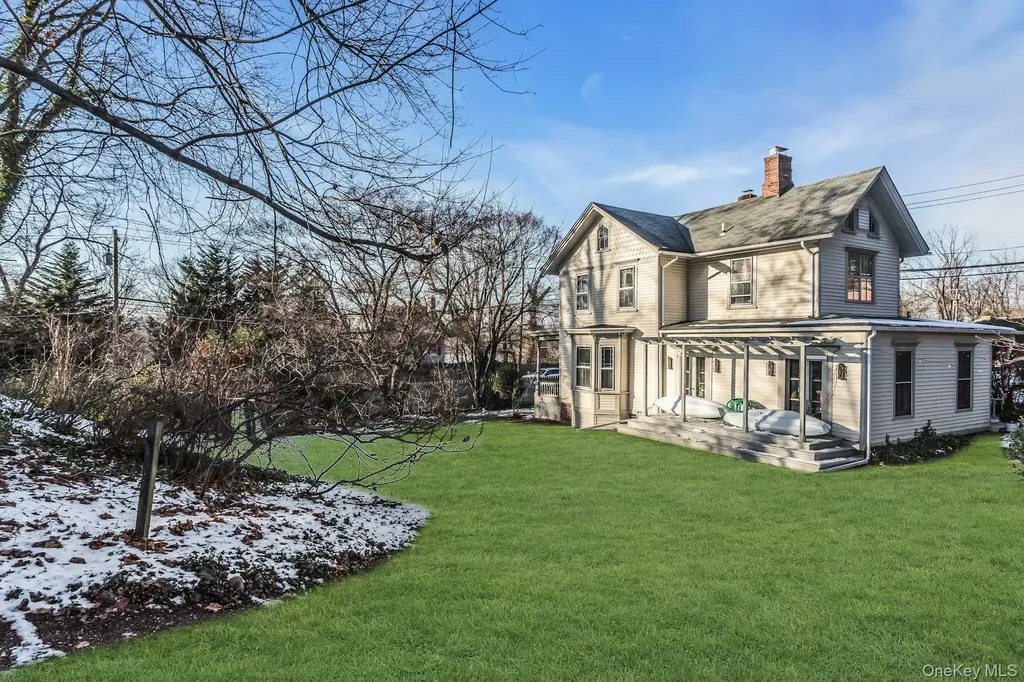 64 Bryant Avenue Roslyn Harbor NY 11576