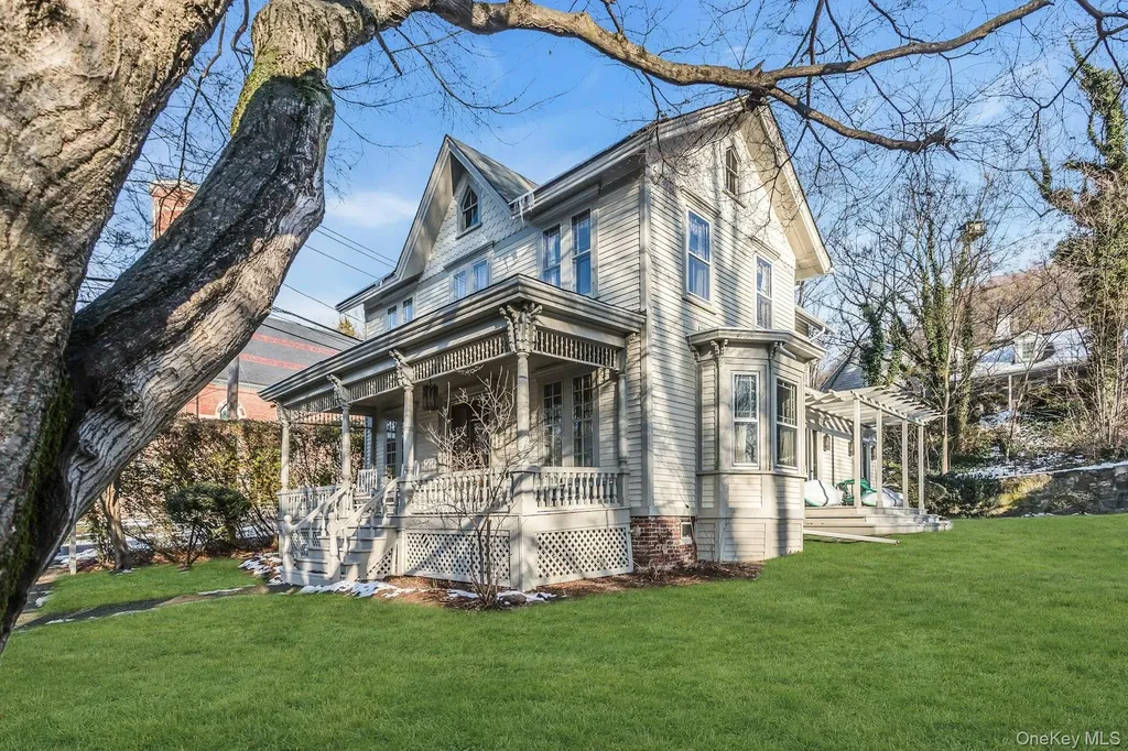 64 Bryant Avenue Roslyn Harbor NY 11576