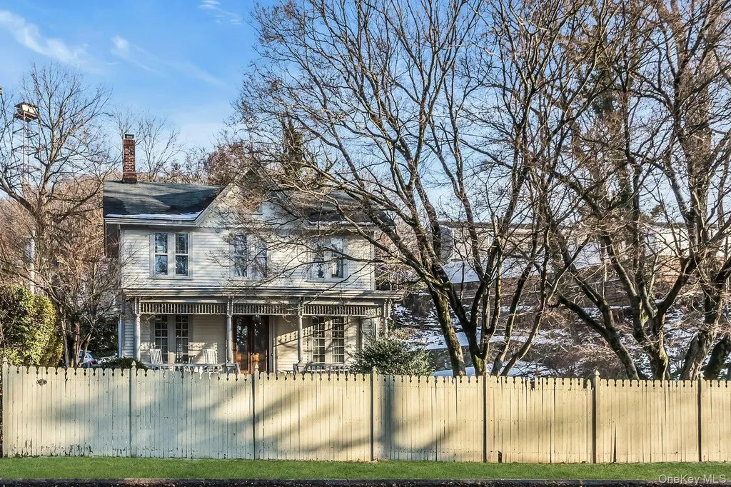 64 Bryant Avenue Roslyn Harbor NY 11576