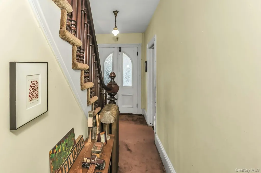 64 Bryant Avenue Roslyn Harbor NY 11576