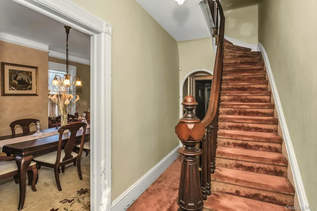 64 Bryant Avenue Roslyn Harbor NY 11576