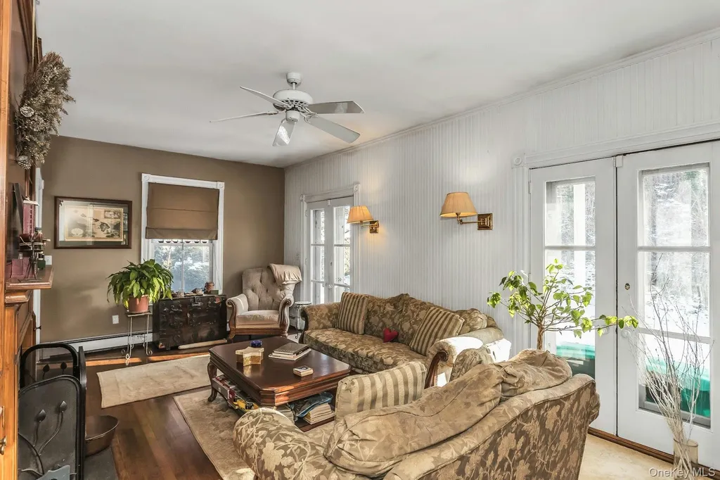 64 Bryant Avenue Roslyn Harbor NY 11576