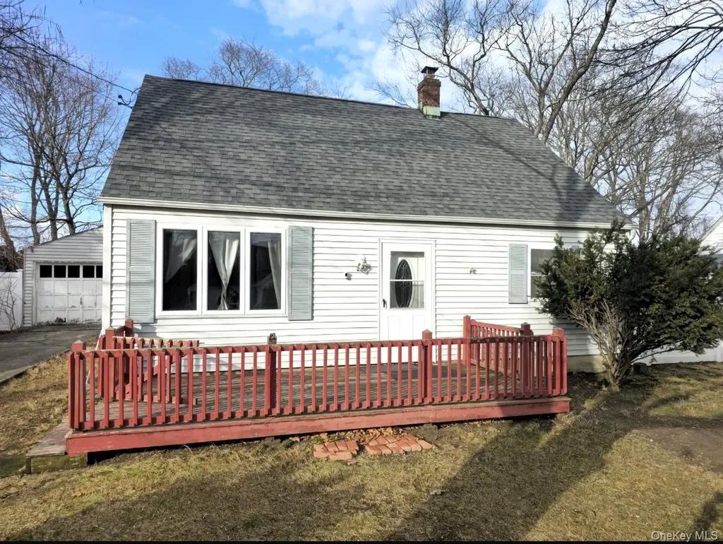 22 E Halley Lane Central Islip NY 11722
