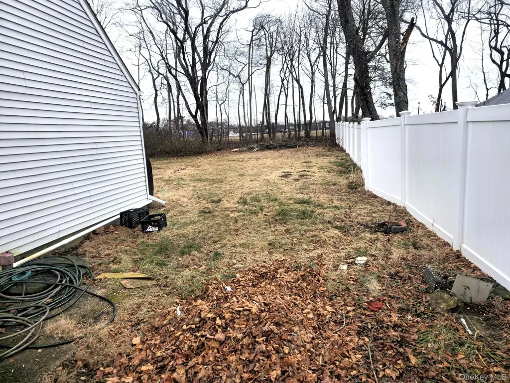 22 E Halley Lane Central Islip NY 11722