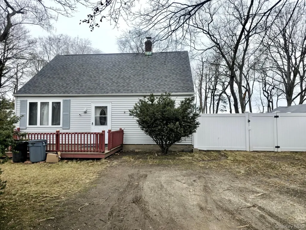 22 E Halley Lane Central Islip NY 11722