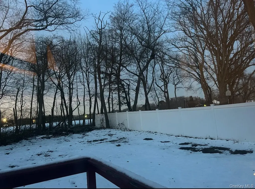 22 E Halley Lane Central Islip NY 11722