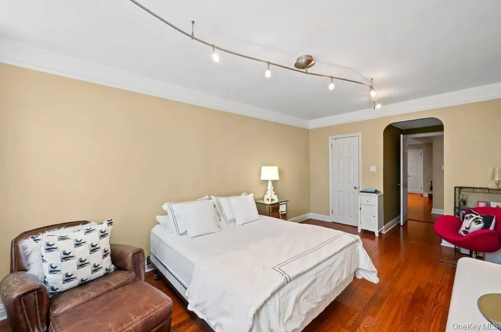 9437 Shore Road Brooklyn NY 11209