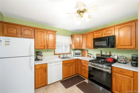 39 Worthington Drive W Carmel NY 10512