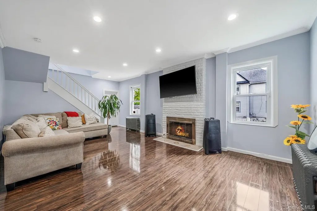26 Rosedale Avenue Freeport NY 11520