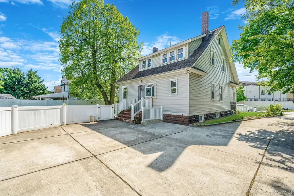 26 Rosedale Avenue Freeport NY 11520