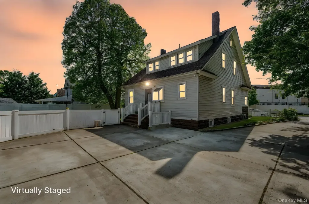 26 Rosedale Avenue Freeport NY 11520