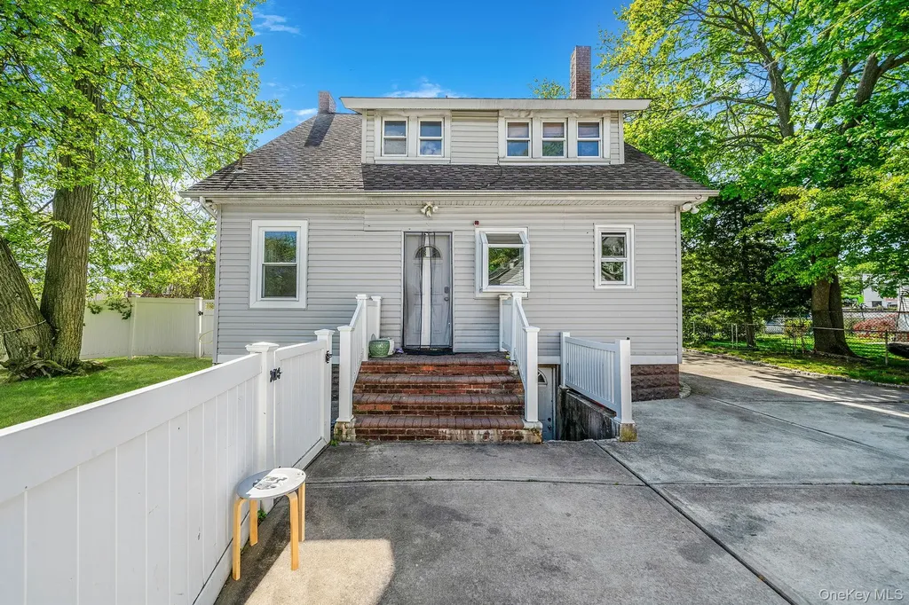 26 Rosedale Avenue Freeport NY 11520
