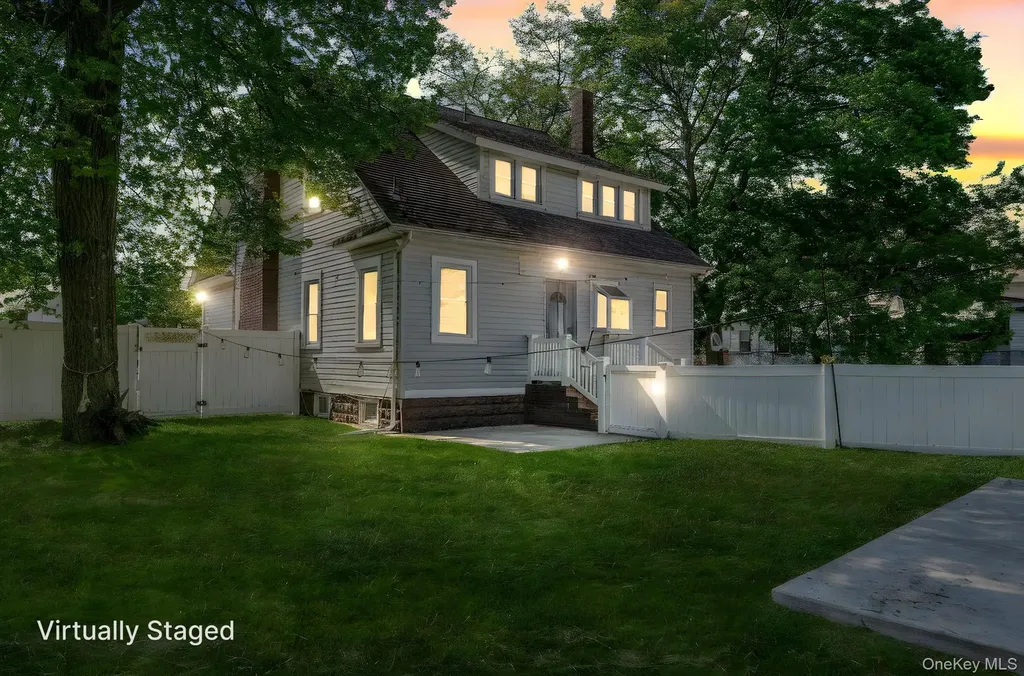 26 Rosedale Avenue Freeport NY 11520