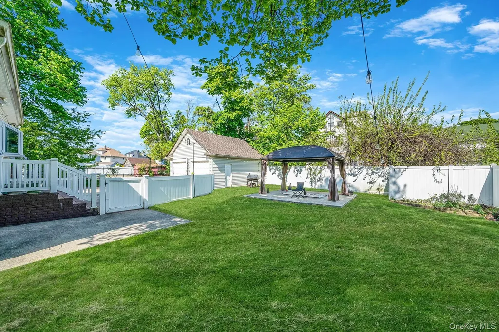 26 Rosedale Avenue Freeport NY 11520