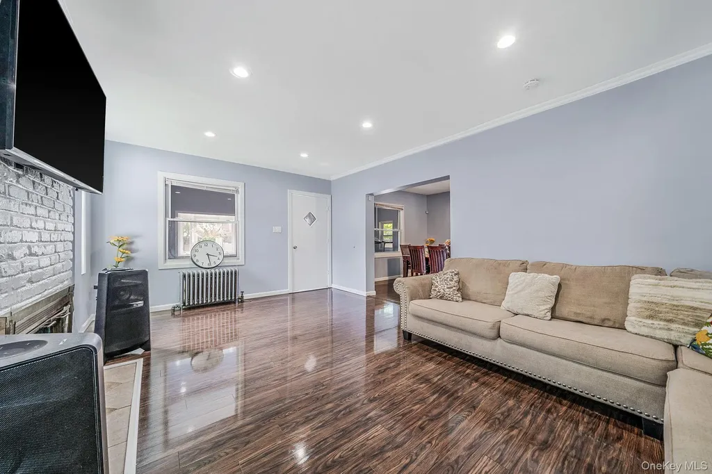 26 Rosedale Avenue Freeport NY 11520