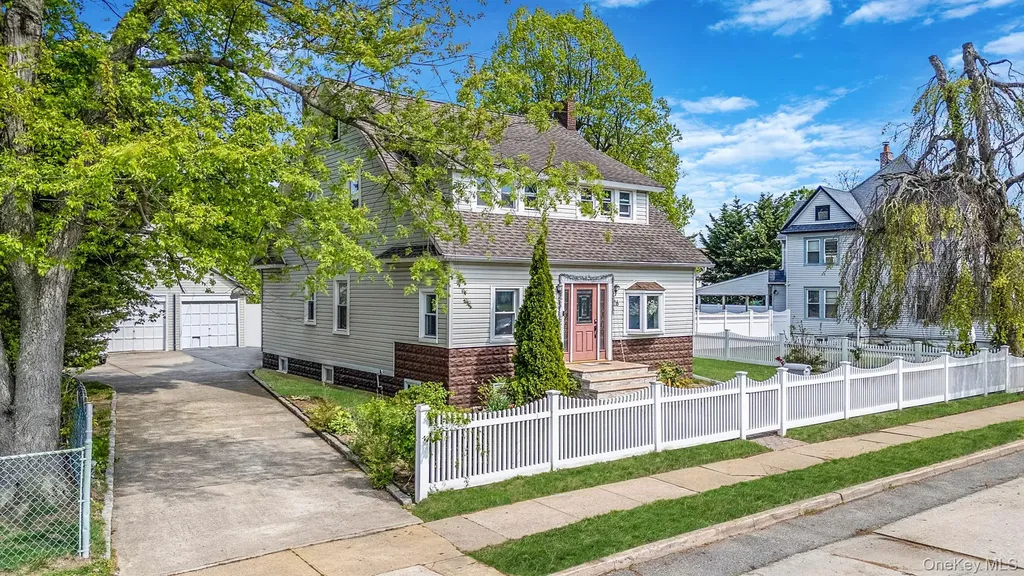 26 Rosedale Avenue Freeport NY 11520