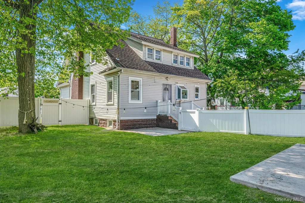 26 Rosedale Avenue Freeport NY 11520