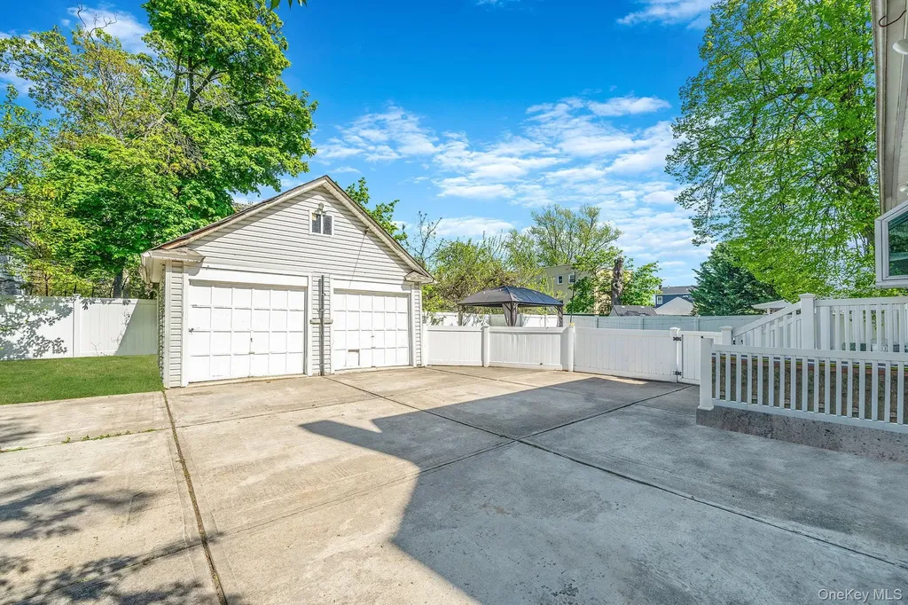 26 Rosedale Avenue Freeport NY 11520