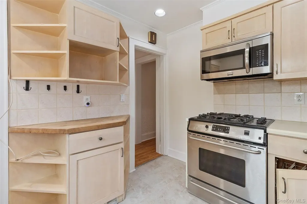 23 Garretson Road White Plains NY 10604