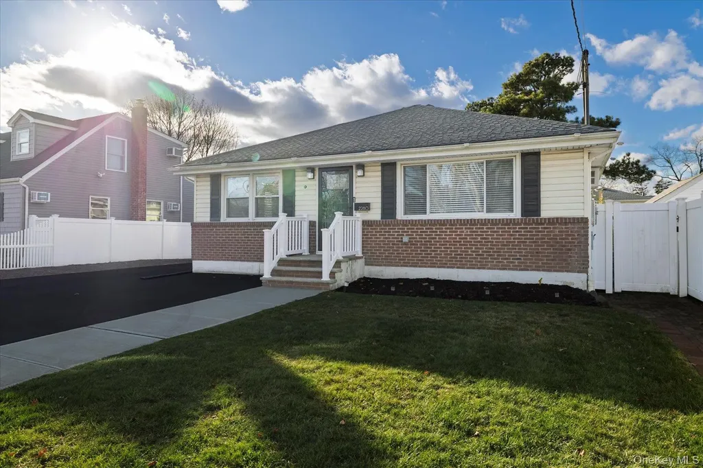 2280 Brookside Avenue Wantagh NY 11793
