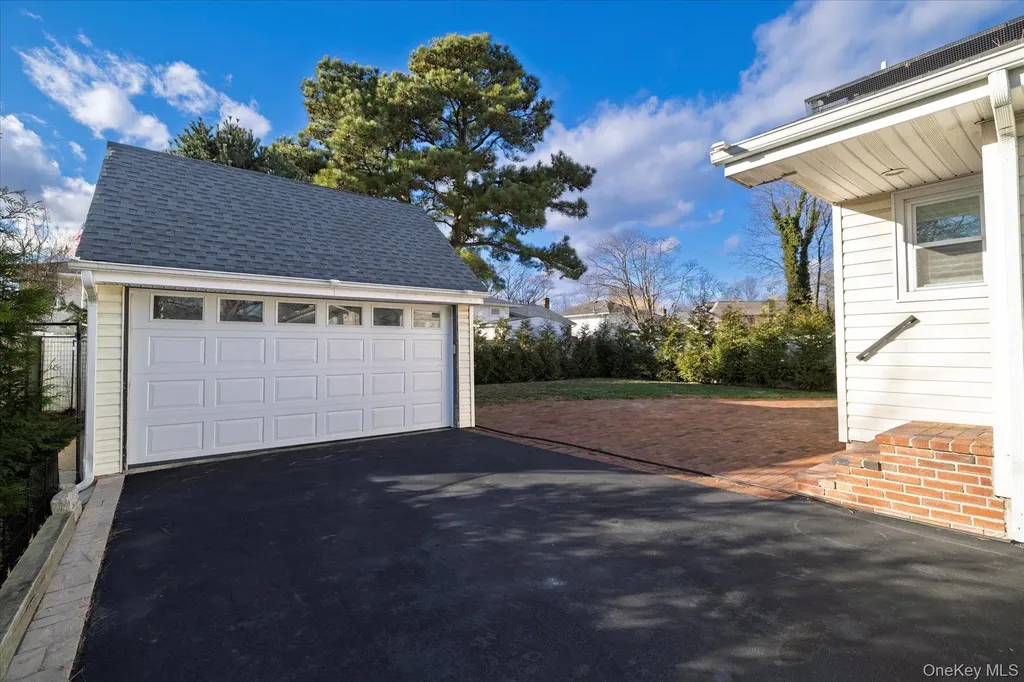 2280 Brookside Avenue Wantagh NY 11793