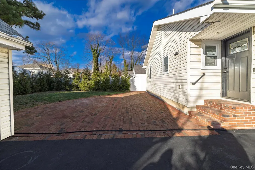 2280 Brookside Avenue Wantagh NY 11793
