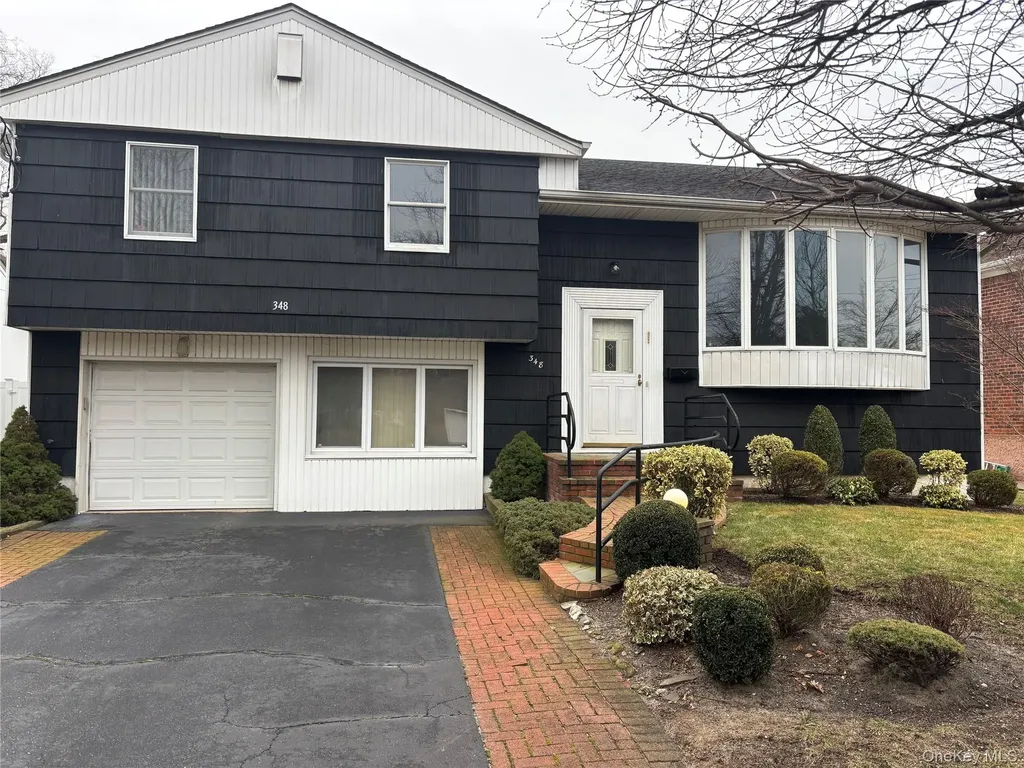 348 Links Drive E Oceanside NY 11572
