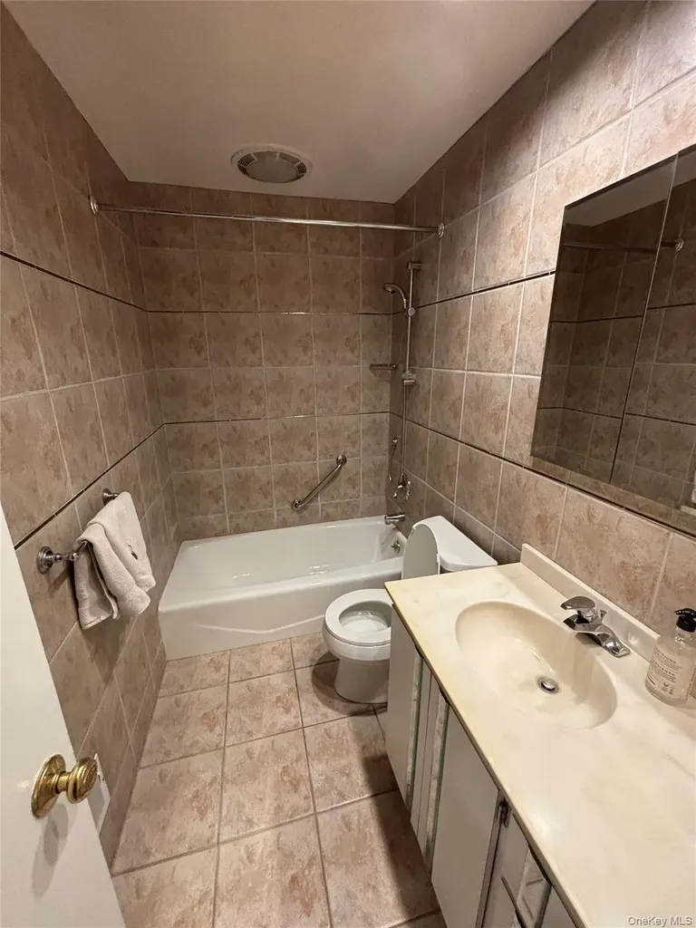 348 Links Drive E Oceanside NY 11572