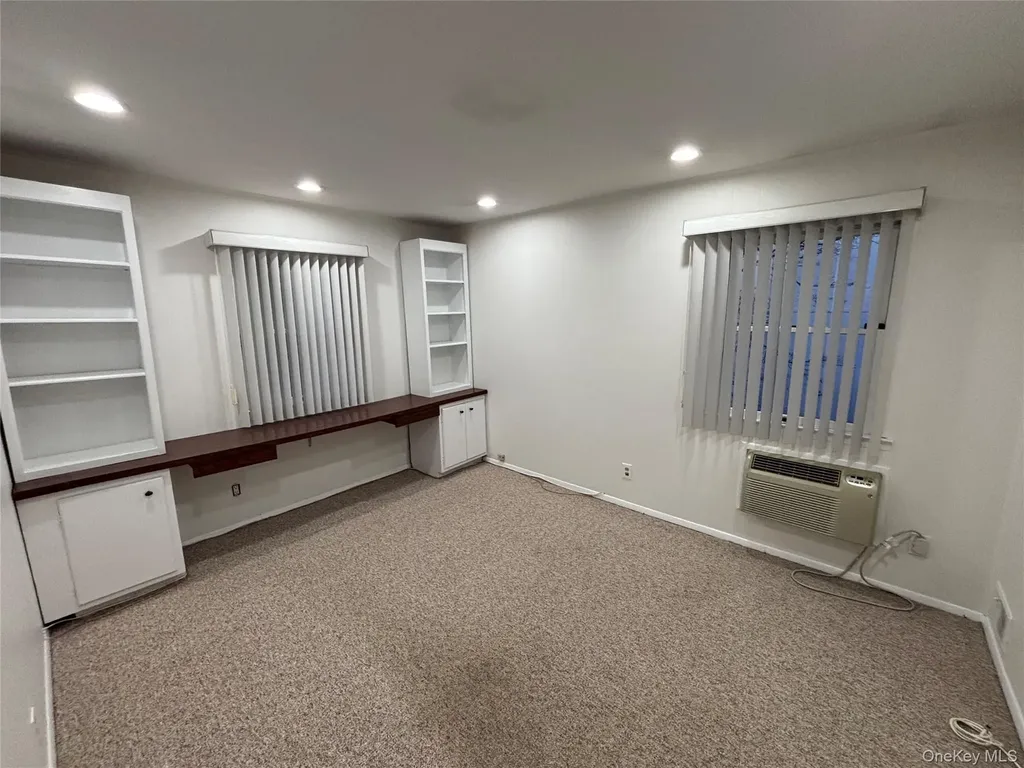 348 Links Drive E Oceanside NY 11572