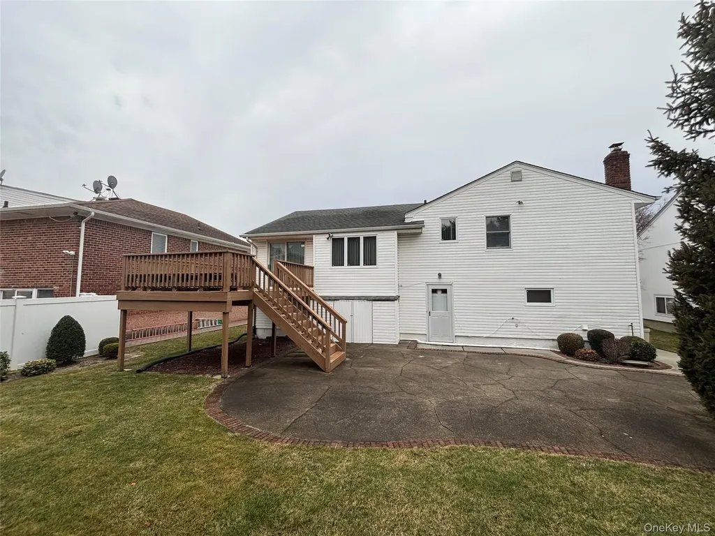 348 Links Drive E Oceanside NY 11572