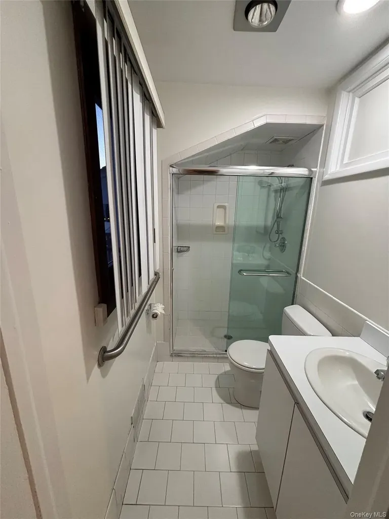 348 Links Drive E Oceanside NY 11572