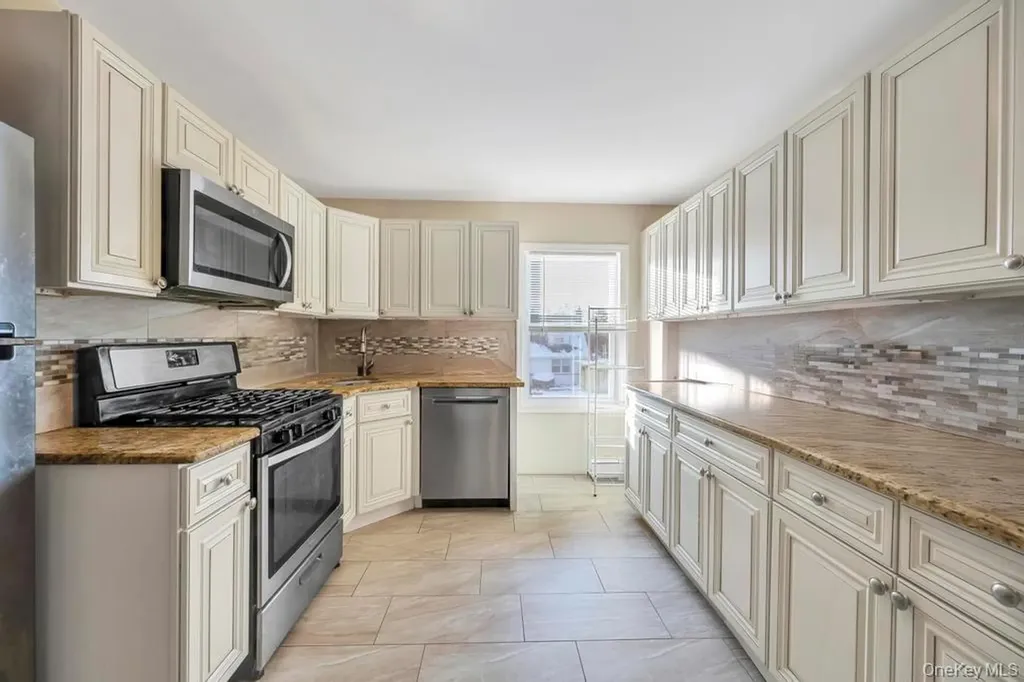 32 Longfellow Avenue Westbury NY 11590