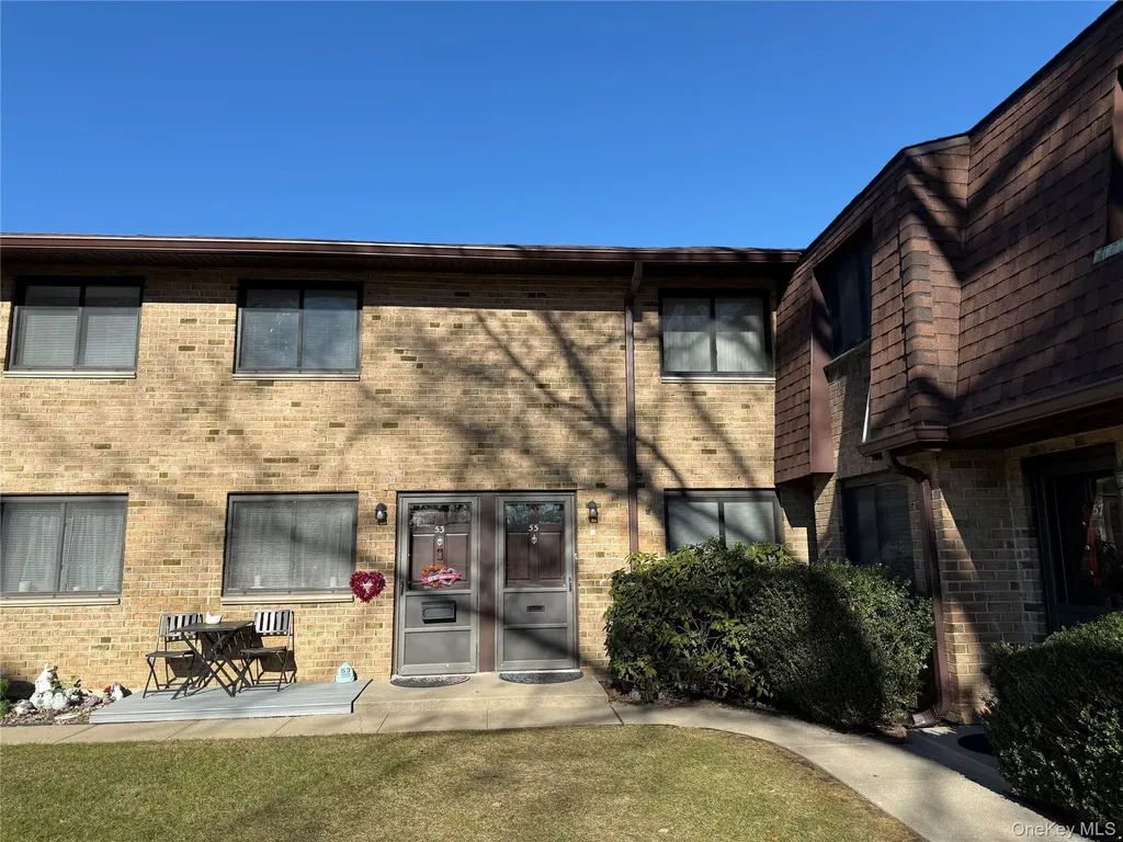 55 Pinebrook Place Bay Shore NY 11706