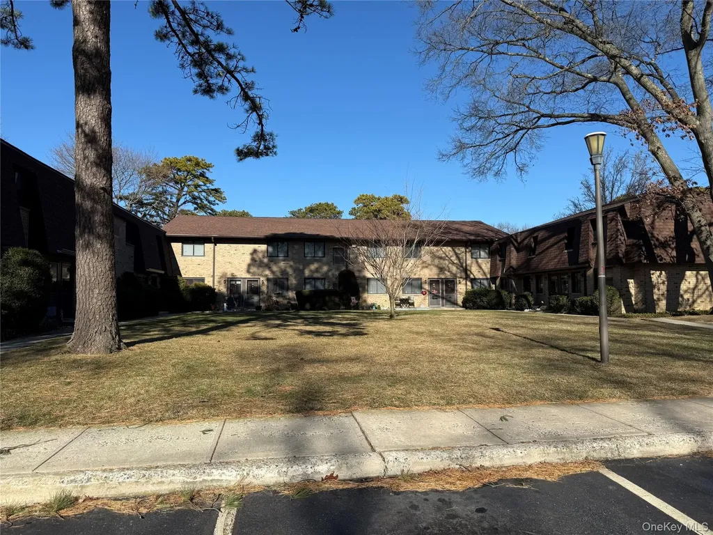 55 Pinebrook Place Bay Shore NY 11706