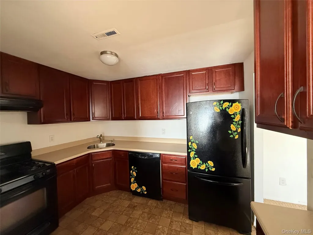 55 Pinebrook Place Bay Shore NY 11706