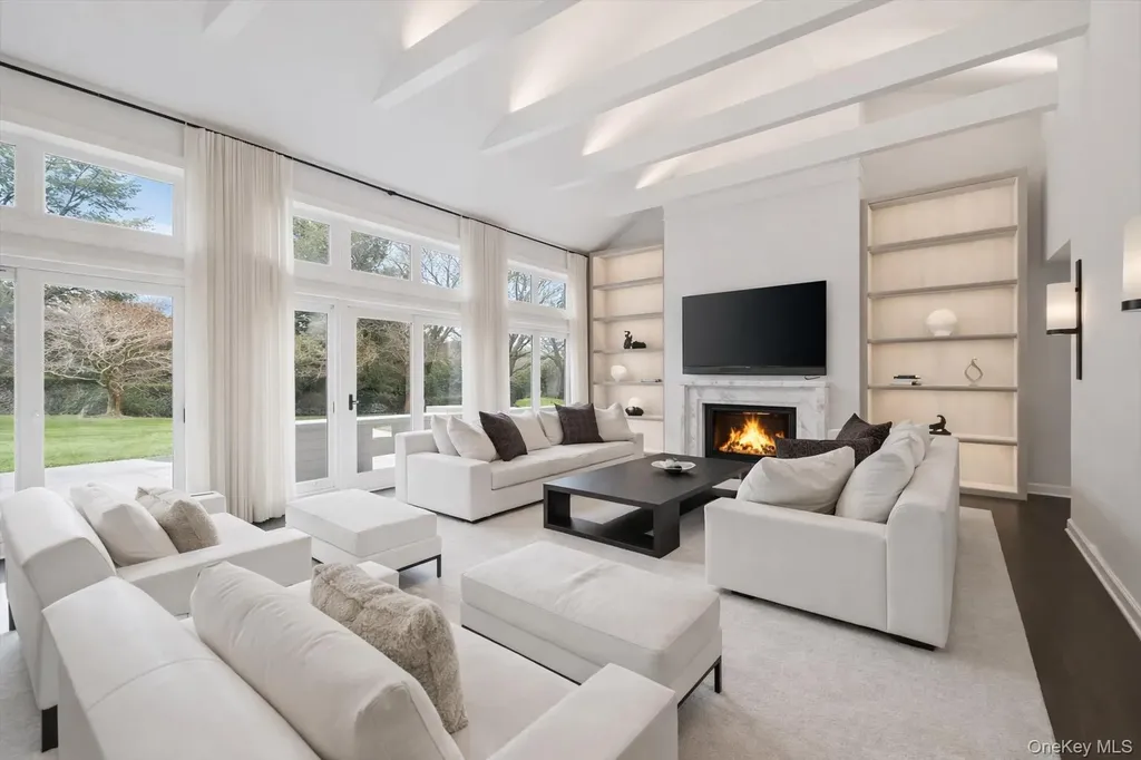 3 Horseshoe Road Old Westbury NY 11568