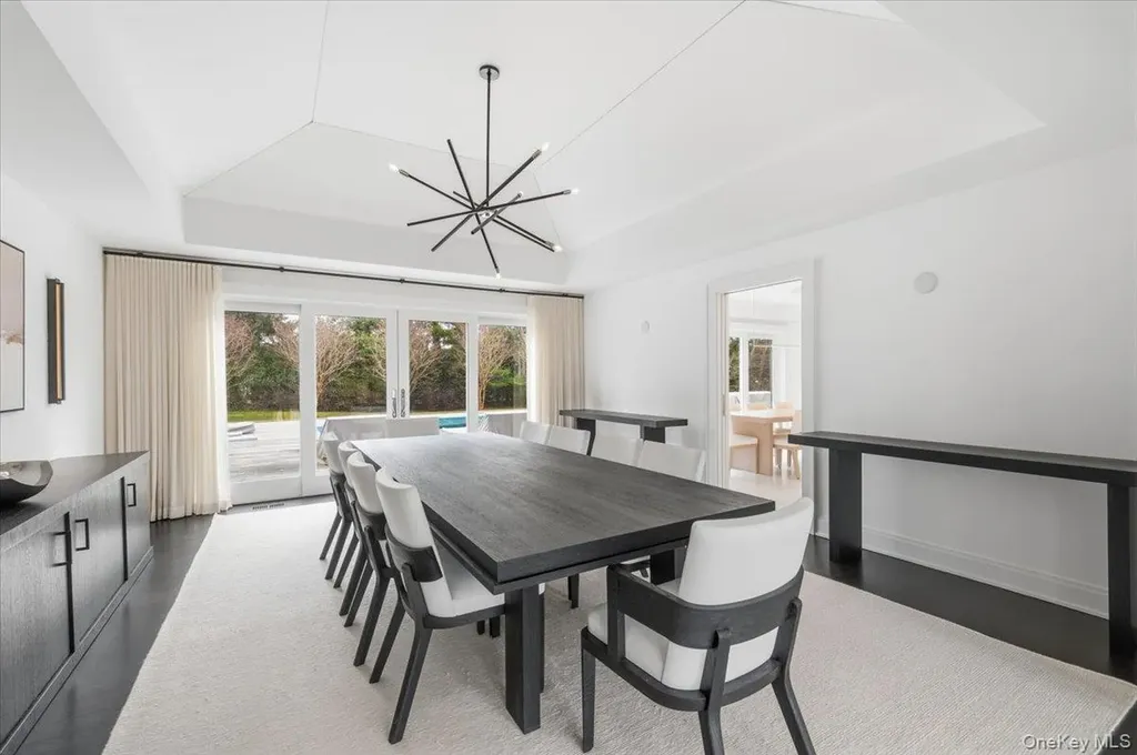 3 Horseshoe Road Old Westbury NY 11568