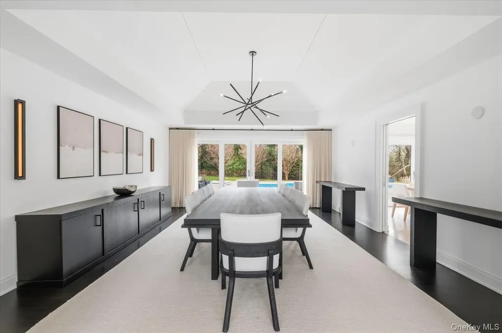 3 Horseshoe Road Old Westbury NY 11568
