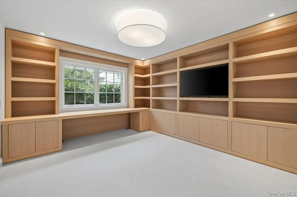 3 Horseshoe Road Old Westbury NY 11568