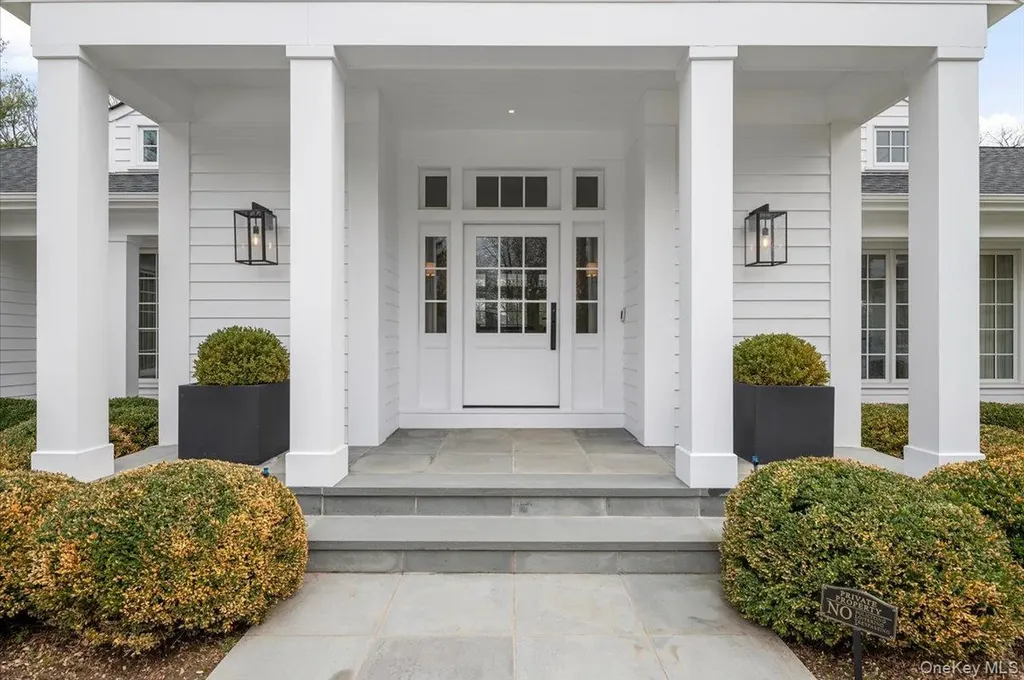 3 Horseshoe Road Old Westbury NY 11568