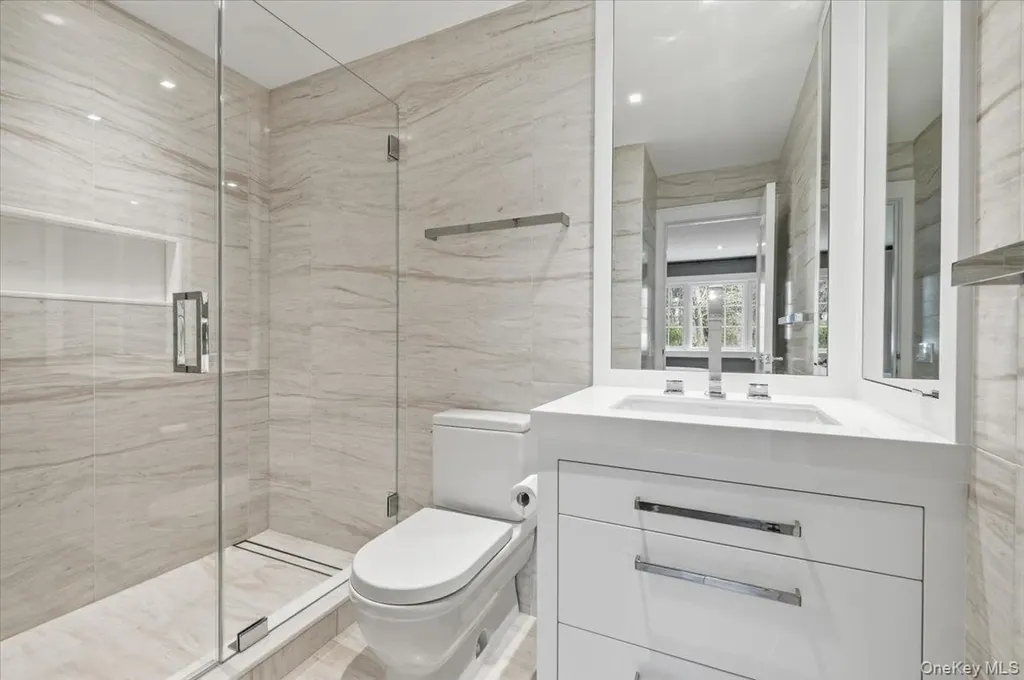 3 Horseshoe Road Old Westbury NY 11568