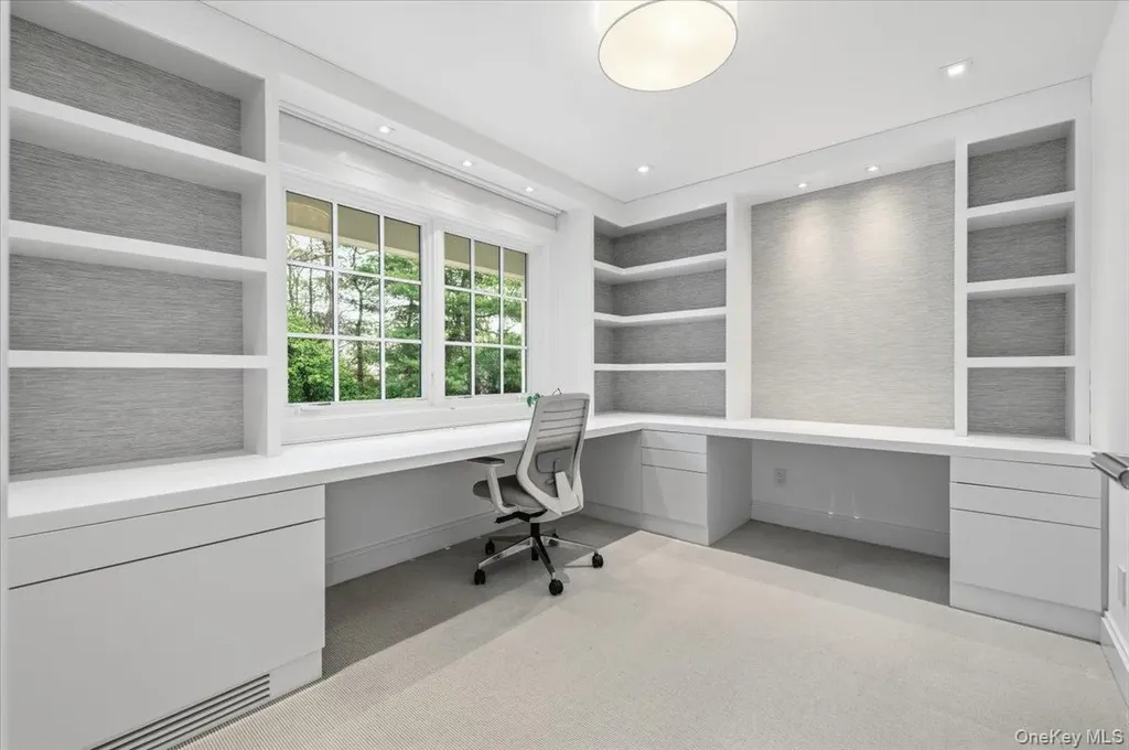 3 Horseshoe Road Old Westbury NY 11568