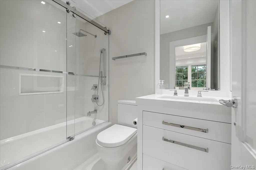 3 Horseshoe Road Old Westbury NY 11568