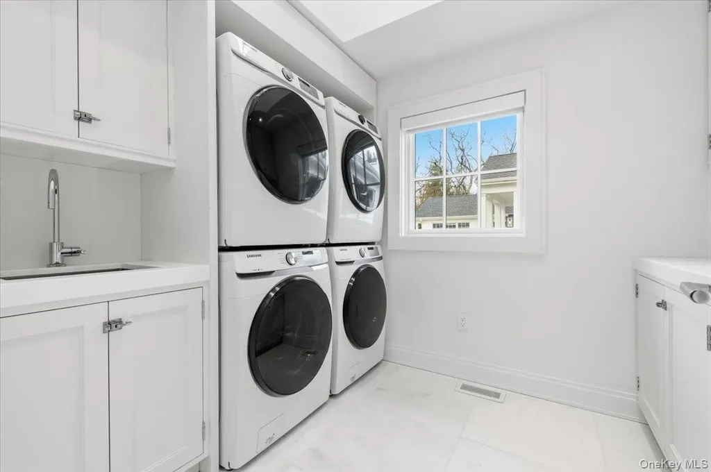 3 Horseshoe Road Old Westbury NY 11568