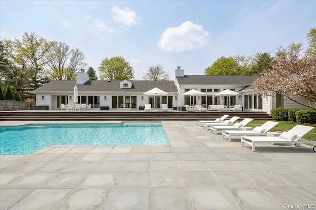 3 Horseshoe Road Old Westbury NY 11568