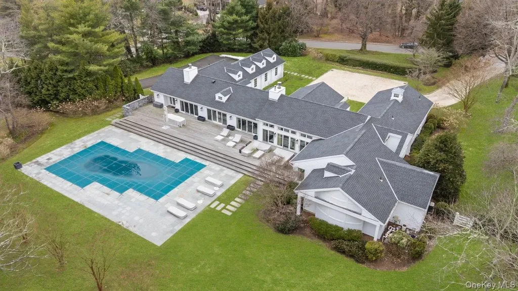 3 Horseshoe Road Old Westbury NY 11568