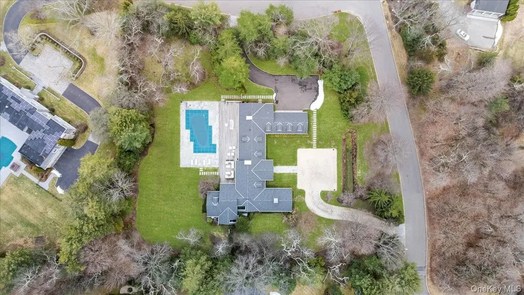 3 Horseshoe Road Old Westbury NY 11568