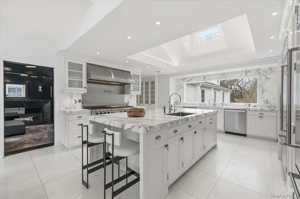 3 Horseshoe Road Old Westbury NY 11568