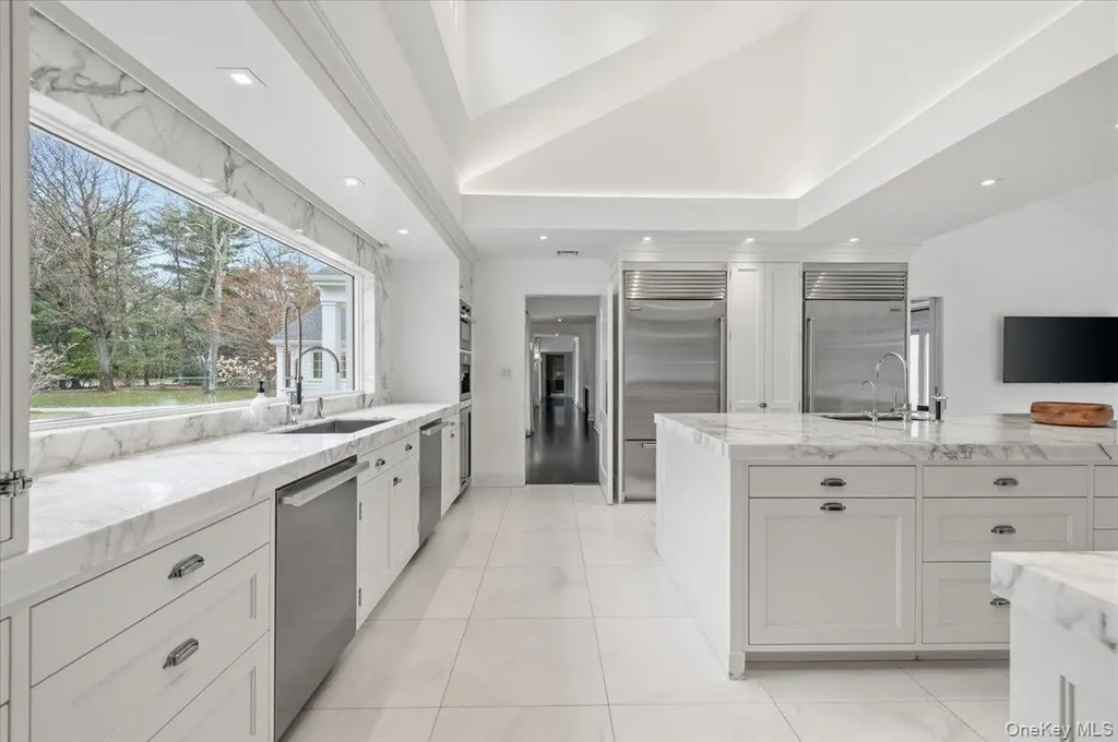 3 Horseshoe Road Old Westbury NY 11568